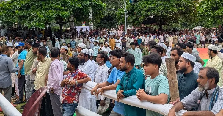 লালদীঘির ময়দানে ১১ দলের নেতাকর্মীদের ভিড়, চলছে সাংস্কৃতিক অনুষ্ঠান