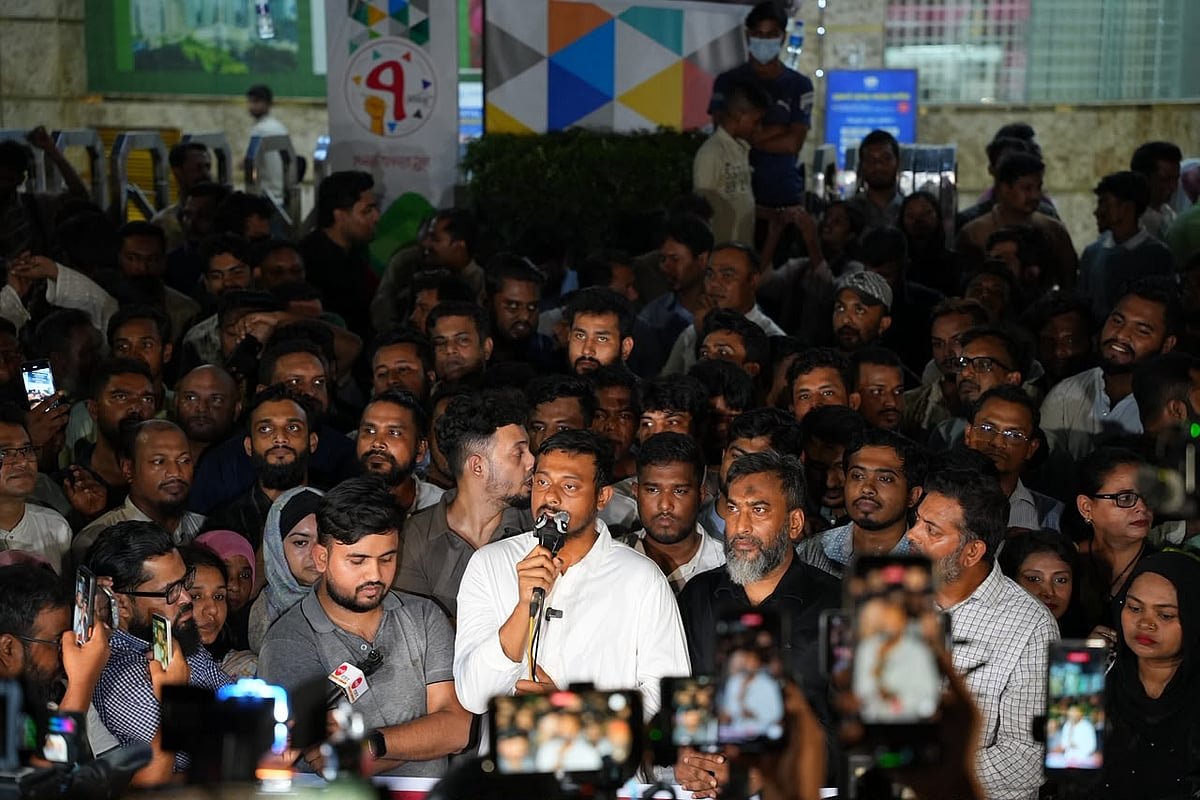 জ্বালানি তেলের মূল্যবৃদ্ধির প্রতিবাদে ঢাকায় এনসিপির বিক্ষোভ, সরকারকে বিদায়ের হুঁশিয়ারি
