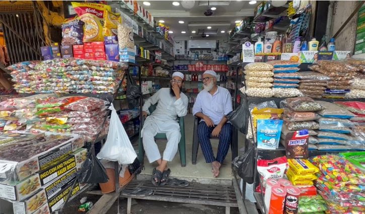 হোটেল বন্ধ: অগ্নিকাণ্ডের এক মাসে ধুঁকছে কলকাতার নিউমার্কেট