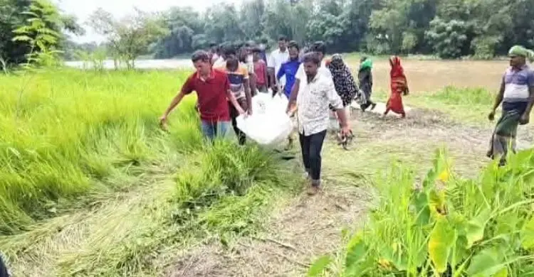খালে ভাসছিল বৃদ্ধার মরদেহ, কোমরে বাঁধা বালির বস্তা