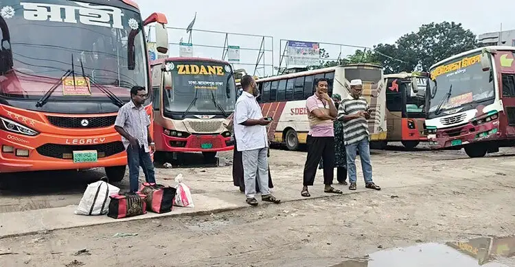 জামালপুর-ঢাকা রুটে বাস চলাচল বন্ধ, টার্মিনাল থেকে ফিরছেন যাত্রীরা
