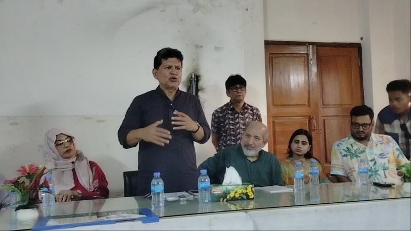 তালায় বিভিন্ন পেশার মানুষের সঙ্গে মতবিনিময় করলেন ড. হোসেন জিল্লুর রহমান