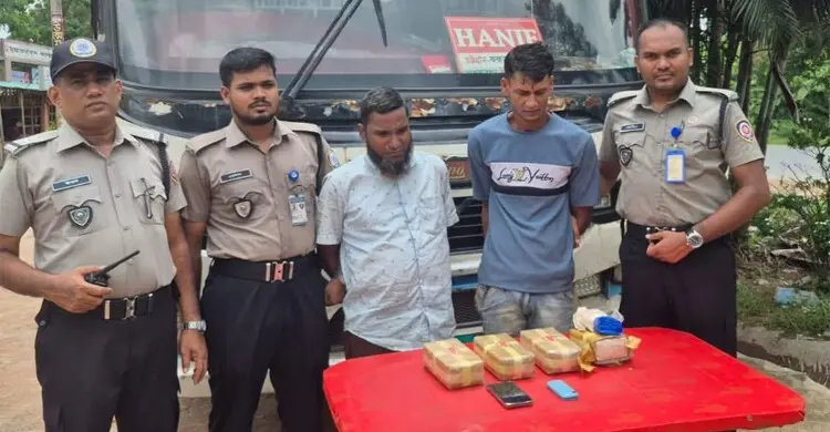 হানিফ পরিবহনের ঢাকাগামী বাসে ইয়াবার বিশাল চালান, চালক-হেলপার গ্রেফতার