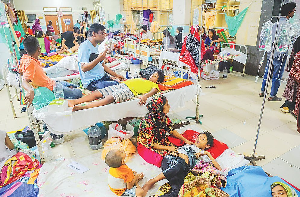 ডেঙ্গু রোগীর চাপ, শিশুরাও শয্যা পাচ্ছে না