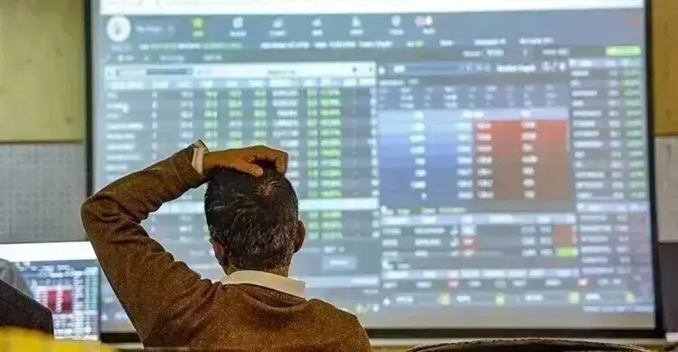 শেয়ারবাজারে ধস, সূচক তলানিতে