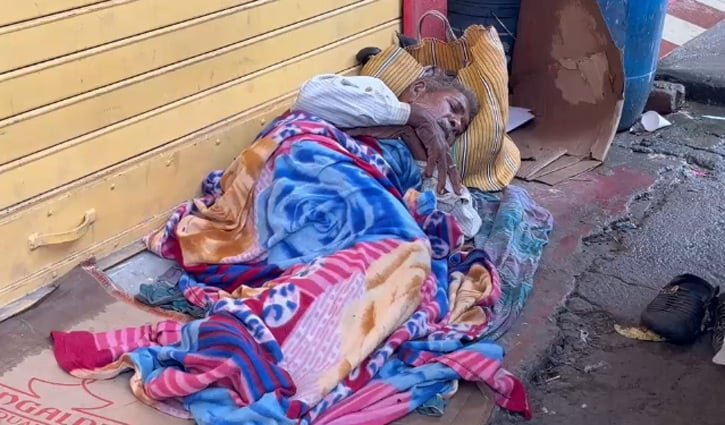 কলকাতায় বিপাকে বাংলাদেশিরা, হোটেলের বদলে থাকতে হচ্ছে রাস্তাতেই