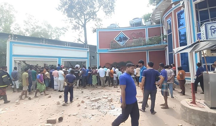 বগুড়ায় ফিলিং স্টেশনের গ্যাস প্ল্যান্টে বিস্ফোরণ, আহত ৫