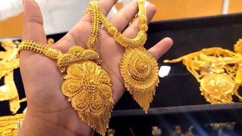 তিন দফা কমার পর স্বর্ণের দামে বড় লাফ