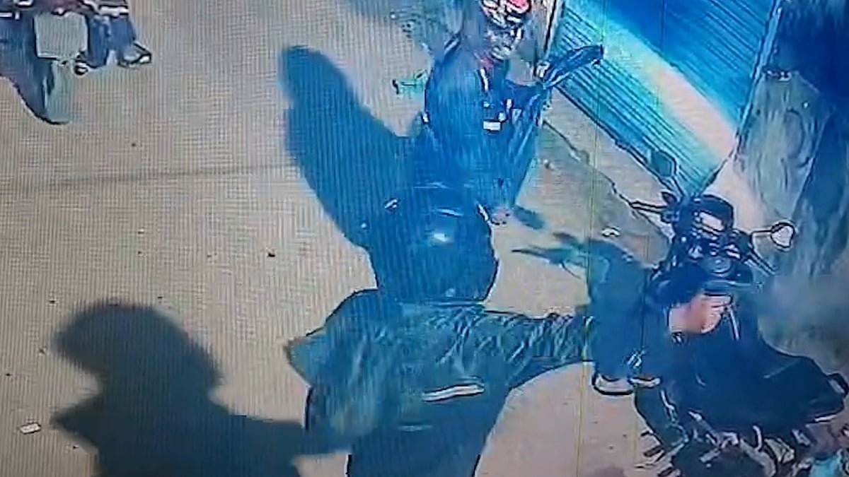ছাত্রদল নেতার নেতৃত্বে বিএনপি নেতার বাসায় গুলি