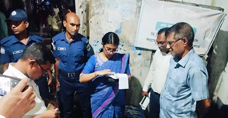 সরকারি সার অবৈধভাবে বিক্রি, ব্যবসায়ীকে জরিমানা