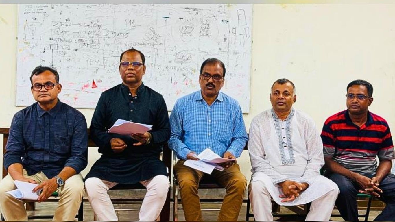 জাবি শিক্ষার্থীর অভিযোগ অস্বীকার, প্রশাসনের তদন্ত চাইলেন কর্মচারী নেতৃবৃন্দ 