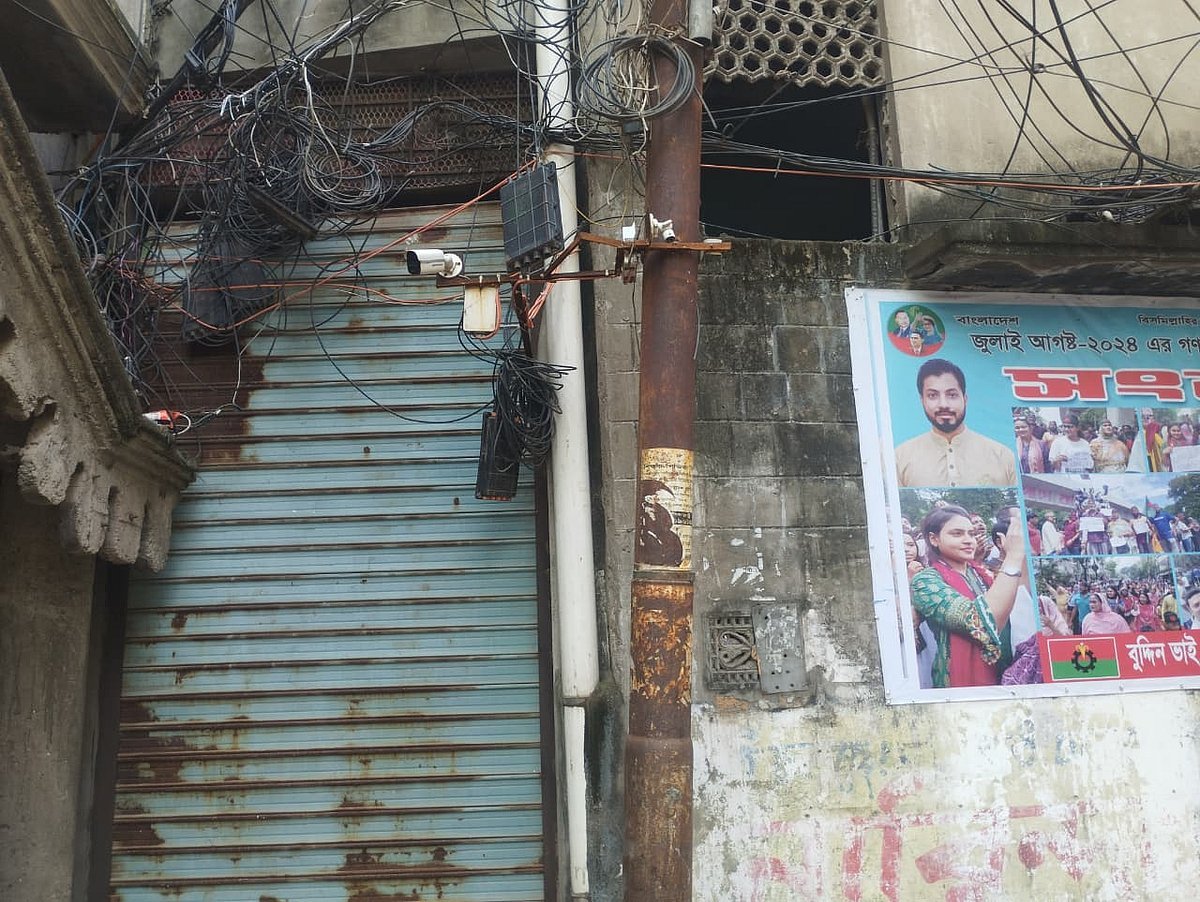 ‘হঠাৎ ২০-২৫ জন এসে এলোপাতাড়ি গুলি ছোড়া শুরু করে’