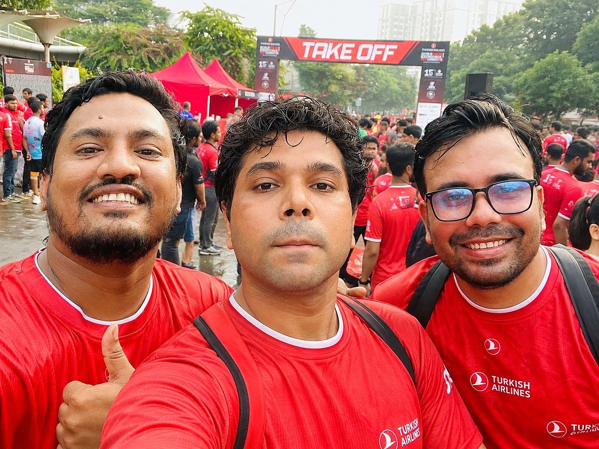 হাজার মানুষের সঙ্গে একই রাস্তায়, একই রঙে