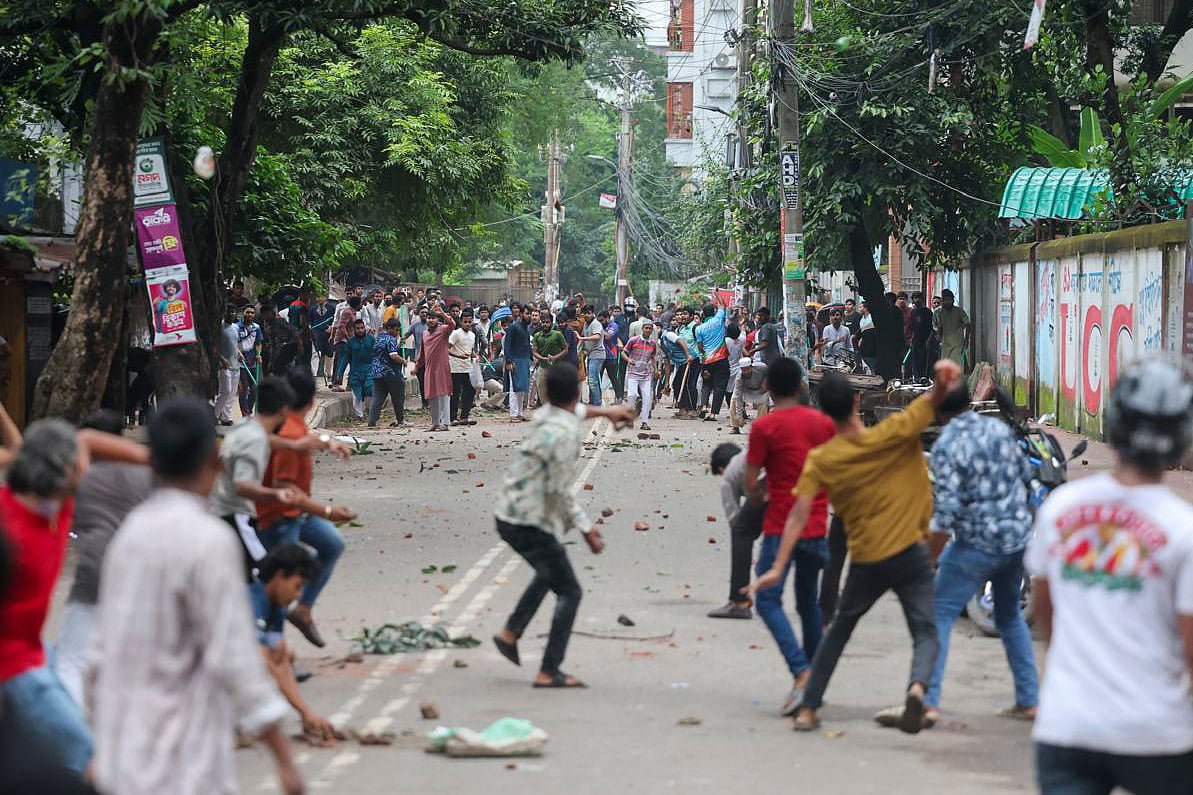 রাজধানীতে এক দিনে তিন শিক্ষা 
প্রতিষ্ঠানে ছাত্রদল-শিবির সংঘর্ষ