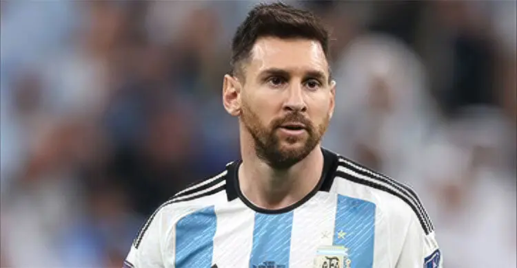 আন্তর্জাতিক ফুটবলকে বিদায় জানিয়ে দিলেন মেসি