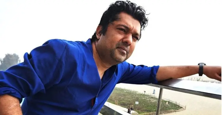 অর্ডার ছাড়াই একের পর এক পার্সেল জয়ের ঠিকানায়, বিপাকে অভিনেতা