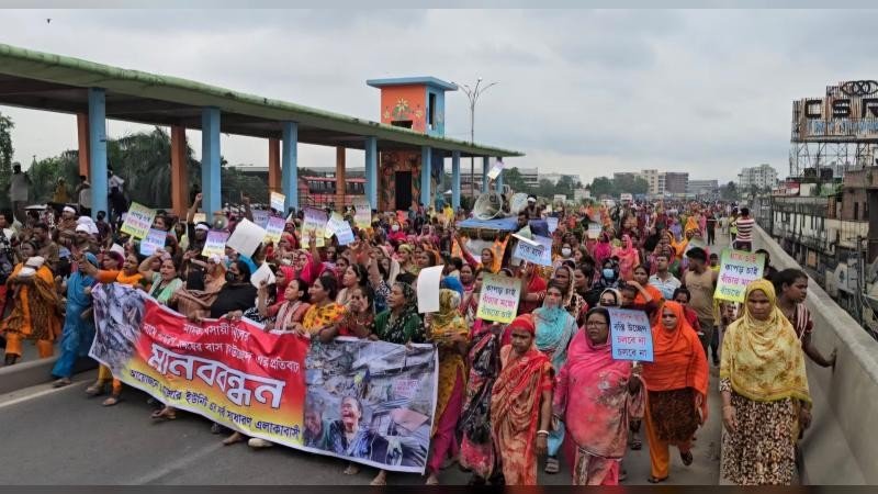 টঙ্গীতে বস্তিবাসীদের পুনর্বাসনের দাবিতে ঢাকা-ময়মনসিংহ মহাসড়ক অবরোধ