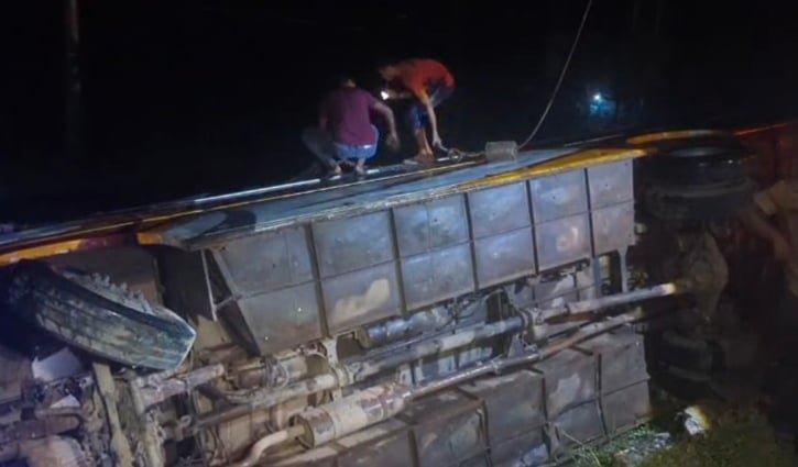 পটুয়াখালীতে বাসের ধাক্কায় অটোরিকশার ৪ যাত্রী নিহত