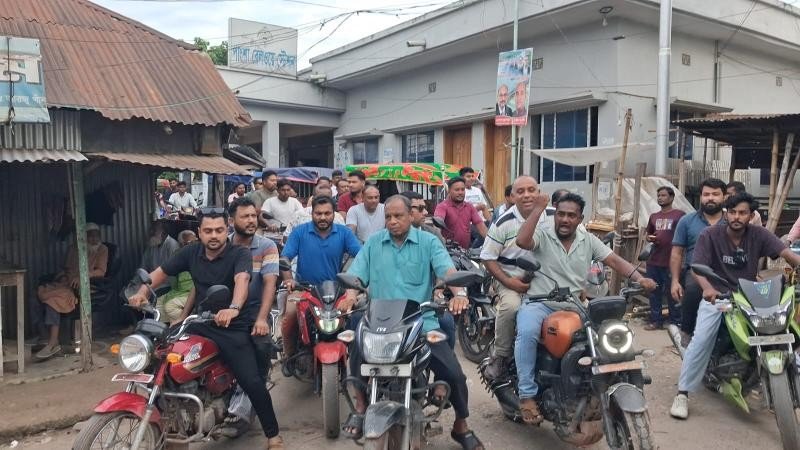 আওয়ামী লীগের নৈরাজ্যের প্রতিবাদে পাংশায় বিএনপির মোটরসাইকেল শোডাউন