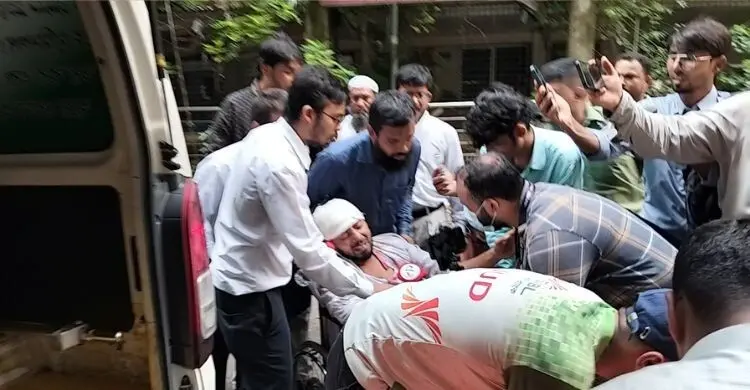 ক্যাম্পাস থেকে হাসপাতাল, দফায় দফায় সংঘর্ষ, আহত ৫০ জনের বেশি