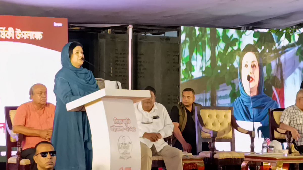 প্রয়াত রাষ্ট্রপতি জিয়াউর রহমানকে নিয়ে নিজের লেখা কবিতা আবৃত্তি করলেন জুবাইদা রহমান