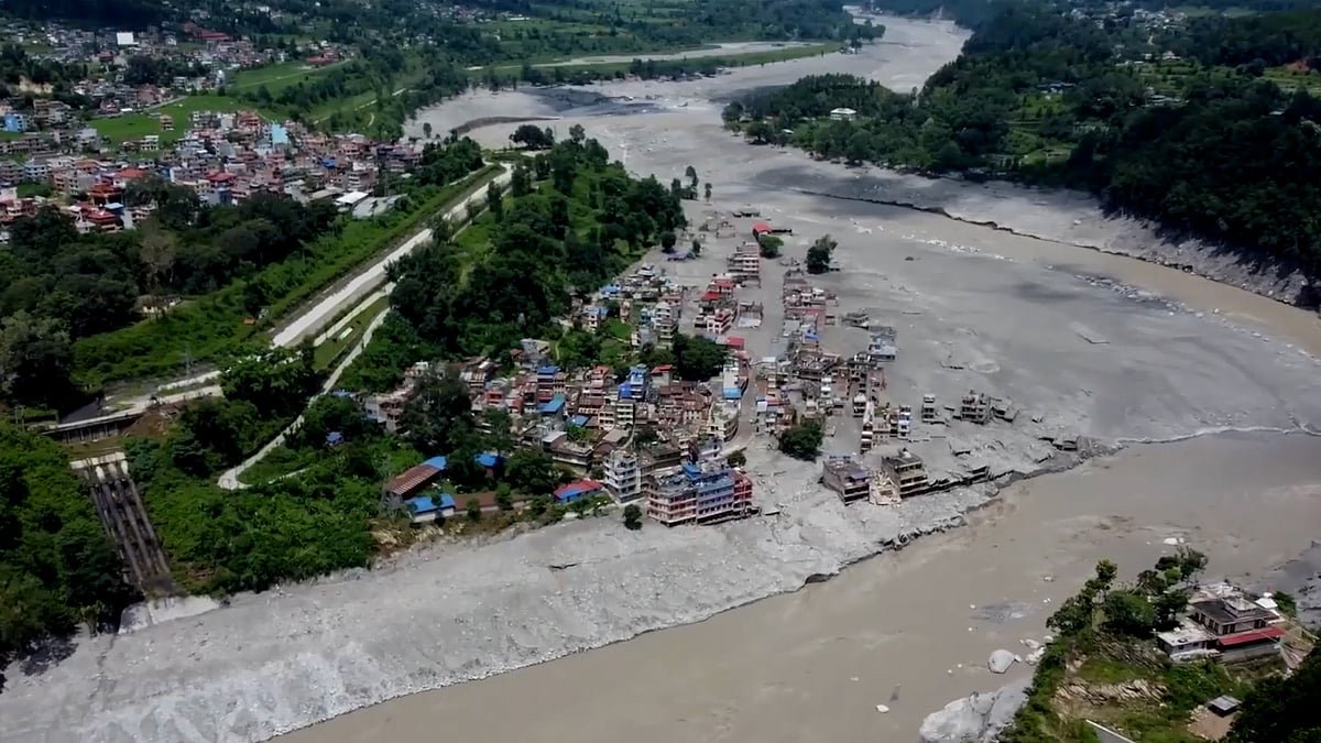 বন্যায় তছনছ নেপাল, পুনর্গঠনে লাগতে পারে ৬২ হাজার কোটি টাকা