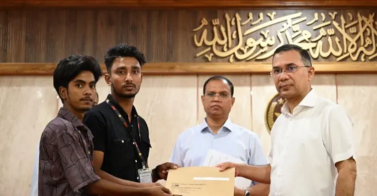 জুলাই শহীদ ও গুমের শিকার পরিবারের আরও ৭৪ জন চাকরি পেলেন