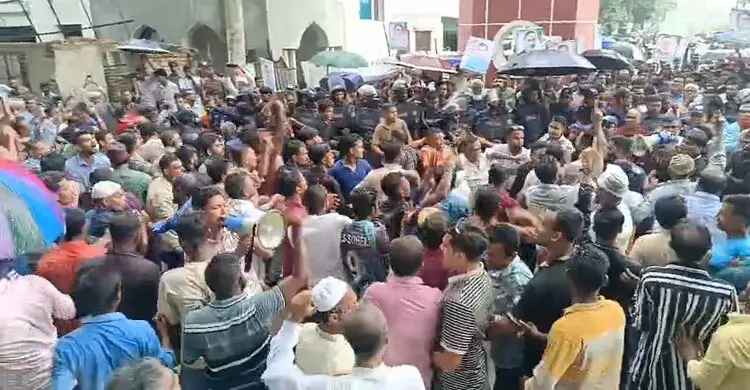 পটুয়াখালীতে বিএনপির প্রতিষ্ঠাবার্ষিকীতে দুই পক্ষের হাতাহাতি