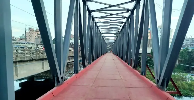 ২৫ দিনে সংস্কার, পথচারীদের জন্য উন্মুক্ত কামরাঙ্গীরচর লোহার ব্রিজ