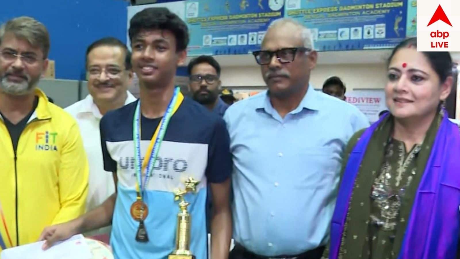 Kolkata: শহরের বুকে বয়সভিত্তিক ব্যাডমিন্টন চ্যাম্পিয়নশিপ, কোর্ট মাতালেন আমলা-মন্ত্রীরাও