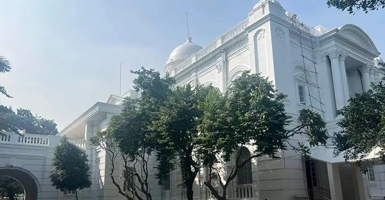 ট্রাইব্যুনালের হাজতখানায় কেক কাটায় ৩ জনকে শোকজ