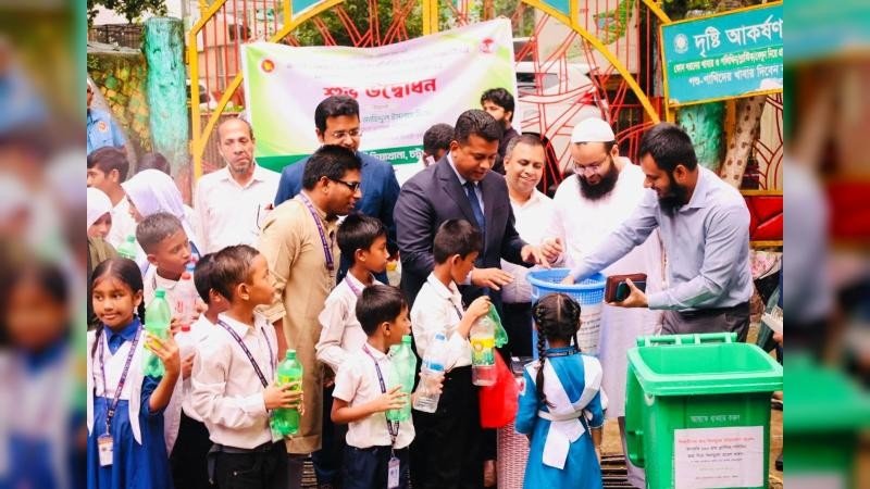 চট্টগ্রামে প্লাস্টিক বর্জ্যের বিনিময়ে মিলছে চিড়িয়াখানায় প্রবেশের সুযোগ