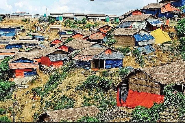 উখিয়া আশ্রয়শিবিরে তিন সশস্ত্র গ্রুপের সংঘর্ষে মা–ছেলে গুলিবিদ্ধ