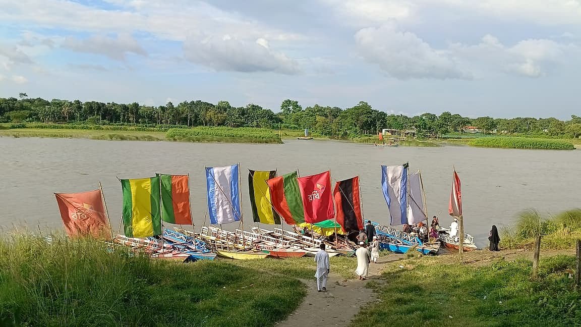 জলে জেগে ওঠা পুরোনো ব্রহ্মপুত্র