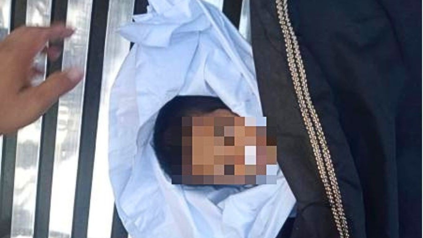 তালায় পুকুরের পানিতে ডুবে শিশুর মর্মান্তিক মৃত্যু, গ্রামবাসী শোকাহত 