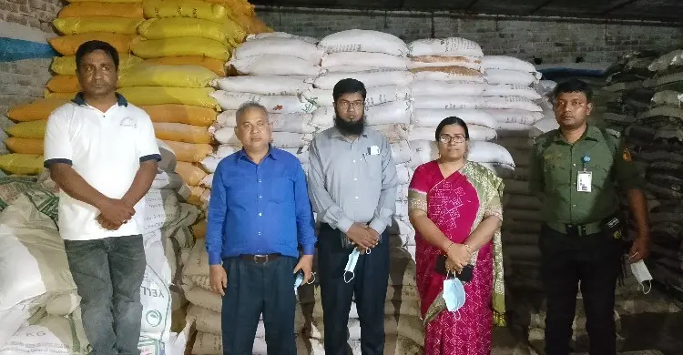 তিনবার সতর্ক করার পরও গুদামে সার মজুত, অবশেষে ডিলারের কারাদণ্ড