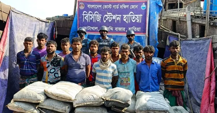 মিয়ানমারে পাচারকালে ৫৯৫ বস্তার সিমেন্টসহ আটক ১২