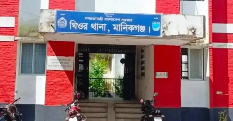 মেয়েকে ধর্ষণের অভিযোগে সৎ বাবা আটক