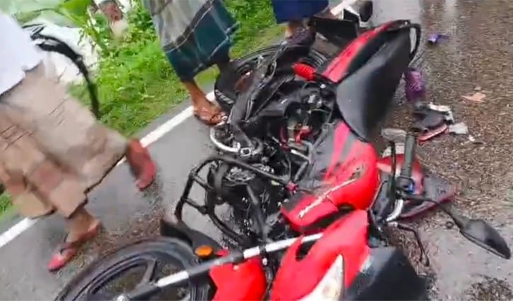 বাস-মোটরসাইকেলের সংঘর্ষে ব্যবসায়ী নিহত