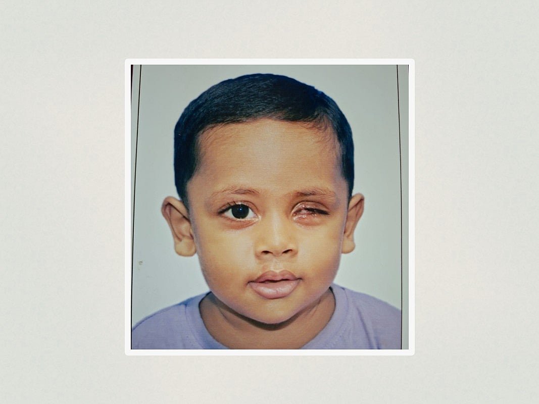 যে বাবা পৃথিবী দেখেন না, তিনি এখন ছেলের পৃথিবীটা বাঁচাতে চান