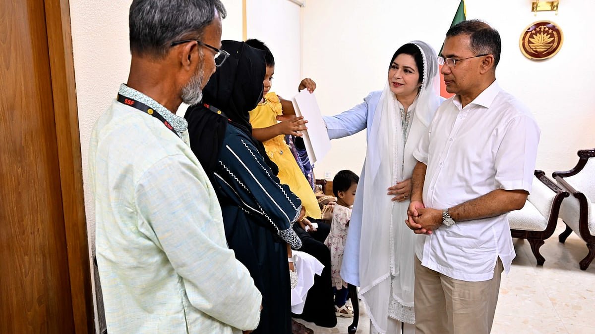 হাটহাজারীতে বিস্ফোরণে শহীদ সেনাসদস্যদের পরিবারের পাশে থাকার আশ্বাস প্রধানমন্ত্রীর