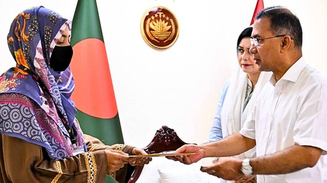প্রধানমন্ত্রীর সঙ্গে শহীদ সেনাসদস্যদের পরিবারের সাক্ষাৎ, আর্থিক সহায়তা