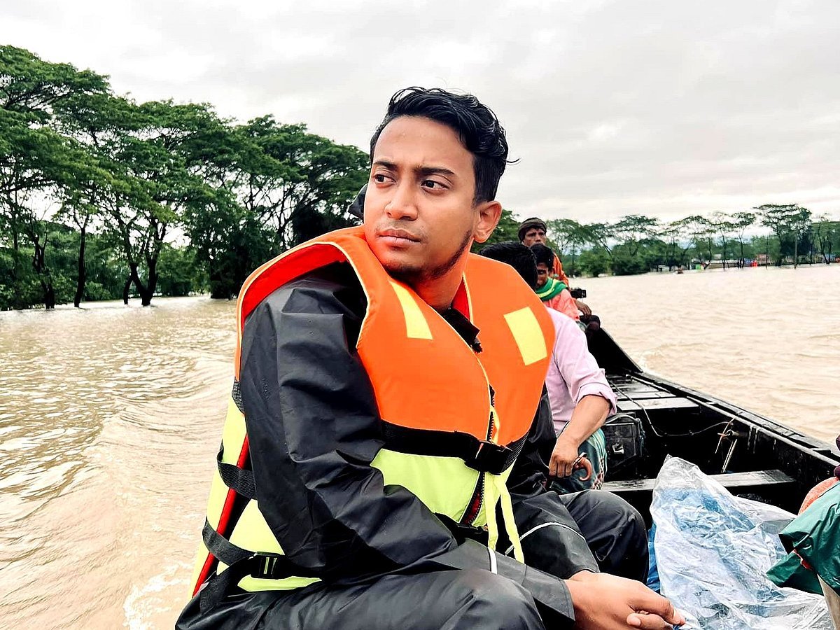 আমরা যে রাস্তা দিয়ে ফিরব, সেটি পুরো ধসে গেছে: নেপাল থেকে তাসরিফ খান