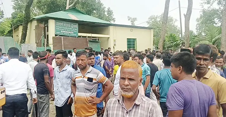 সারের দাবিতে লালমনিরহাটে মহাসড়ক অবরোধ, প্রশাসনের আশ্বাসে প্রত্যাহার
