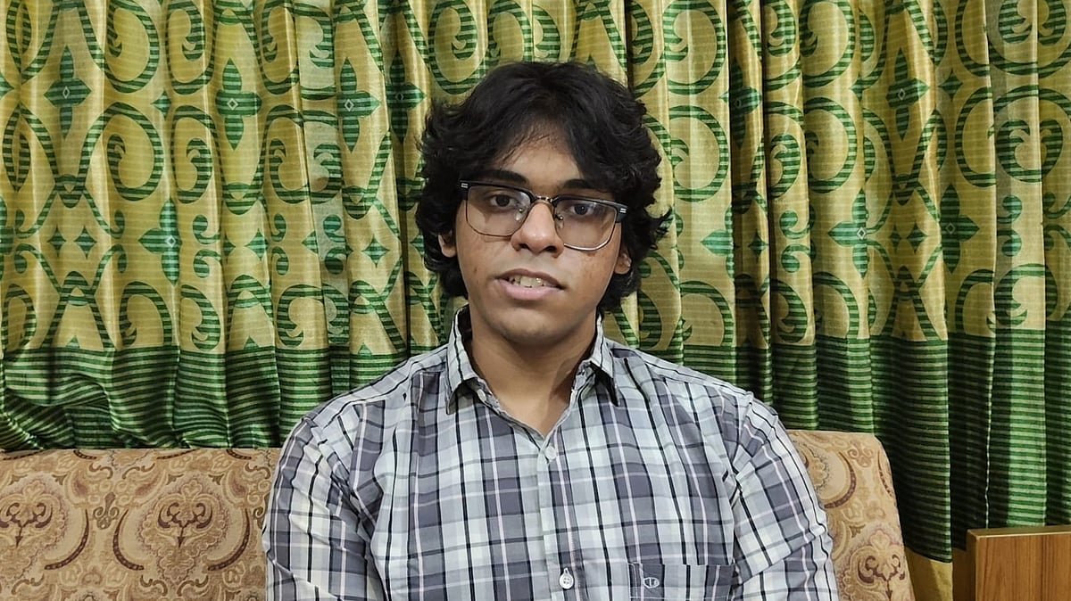 মায়ের মৃত্যুর পর পেনশনের টাকা পেতে ঘুষ দাবি, ক্ষোভে কিশোর শাহেদের ‘ঘুষ.সাইট’