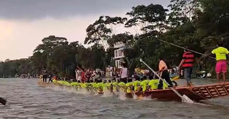 ফরিদপুরে ঐতিহ্যবাহী নৌকা বাইচ