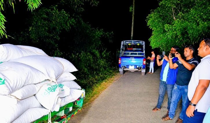 বকশীগঞ্জে গভীর রাতে অভিযান, ২৩ বস্তা সার জব্দ