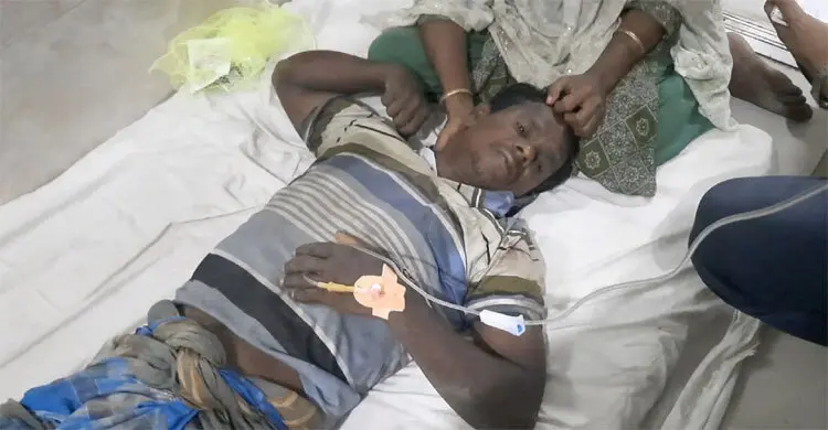 খেলার মাঠে ডাকতে যাচ্ছিলেন ছেলেকে, পথে কুপিয়ে কৃষকের পা বিচ্ছিন্ন