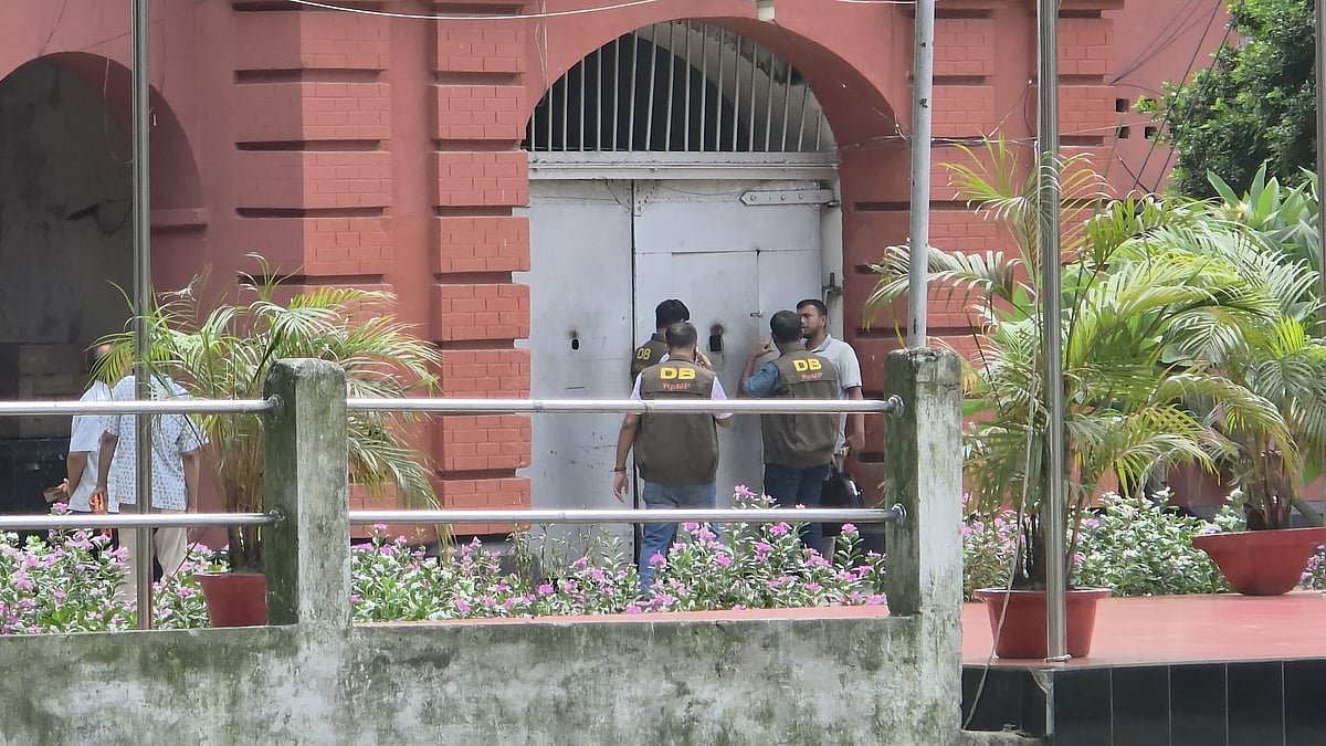 ‘মবের শঙ্কায়’ কারাগার থেকে নেওয়া হলো আসামিদের ডোপ টেস্টের নমুনা