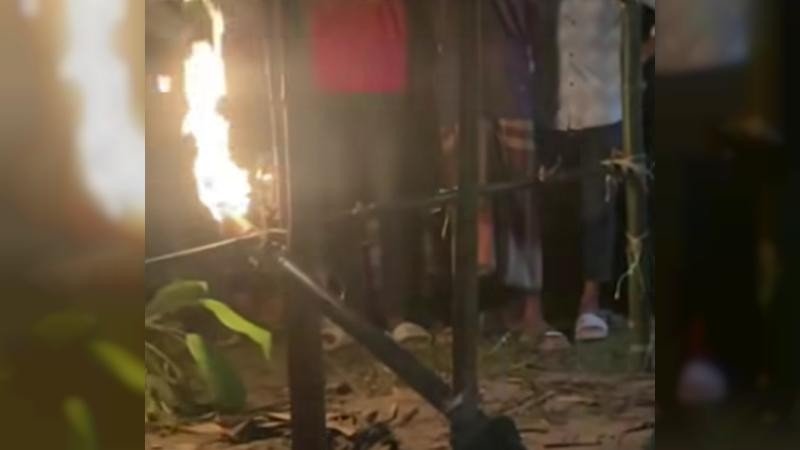 রাঙ্গাবালীতে গভীর নলকূপের পাশে ‘গ্যাস’! দিয়াশলাই ধরাতেই জ্বলছে আগুন